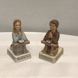 Praying Children Figurines Catholic first communion gifts vintage good cond.